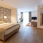 Western Io Eschborn