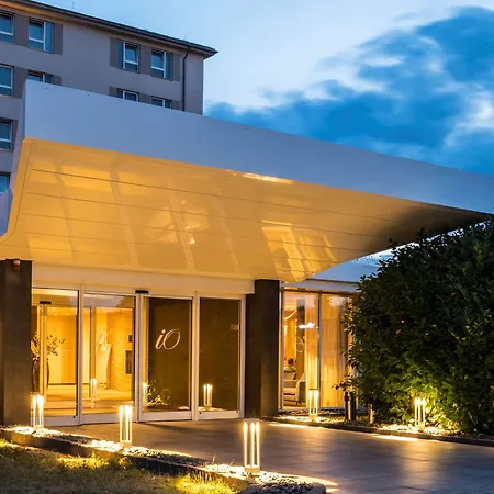 Western Io Hotel