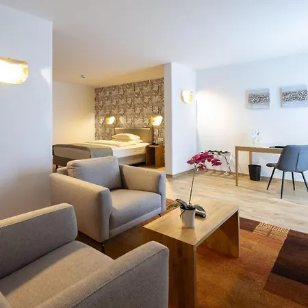 Western Io 4*